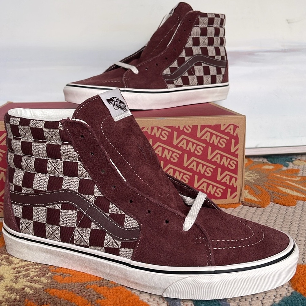 Vans Men’s Sk8-Hi Stitch Checkerboard Bitte
VN000CP97YO
Sneakers